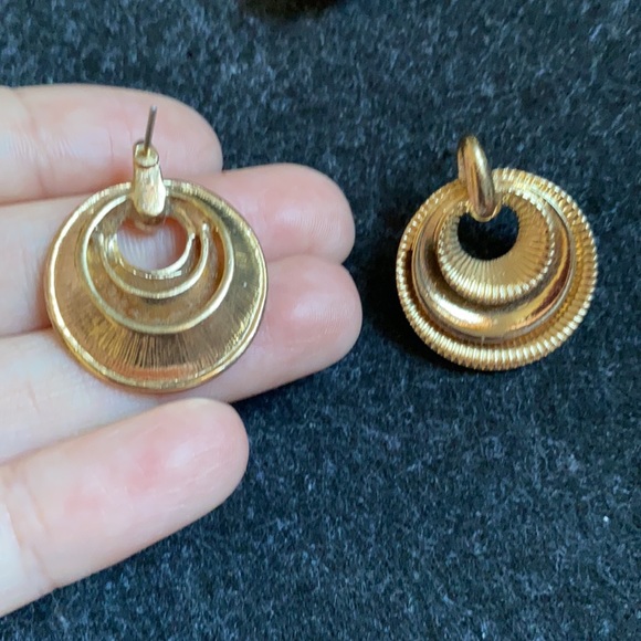 Golden various style vintage earrings lot - Picture 9 of 14